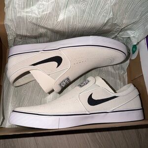 NEW- Nike SB Janoski + Slip Summit White/Black